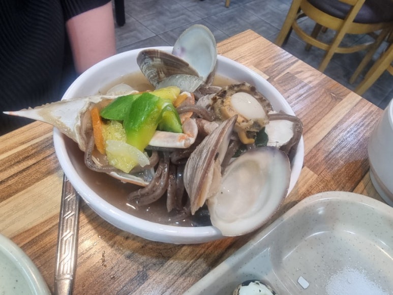 삐뚤이칼국수 이미지