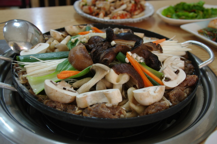 참나무능이버섯백숙 이미지