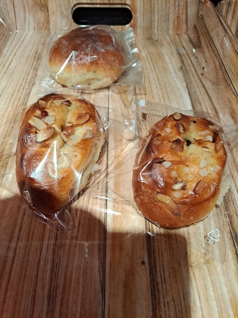 아침치커피&빵 이미지