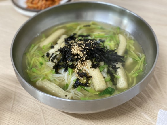 감칠맛회국수 이미지