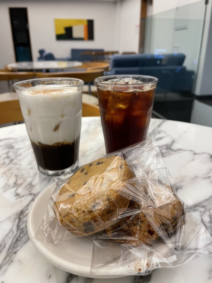 커피맛을조금아는남자더피크 이미지