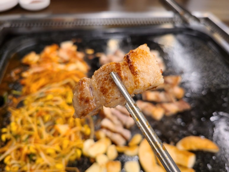 솔밭 생삼겹 정육식당 이미지