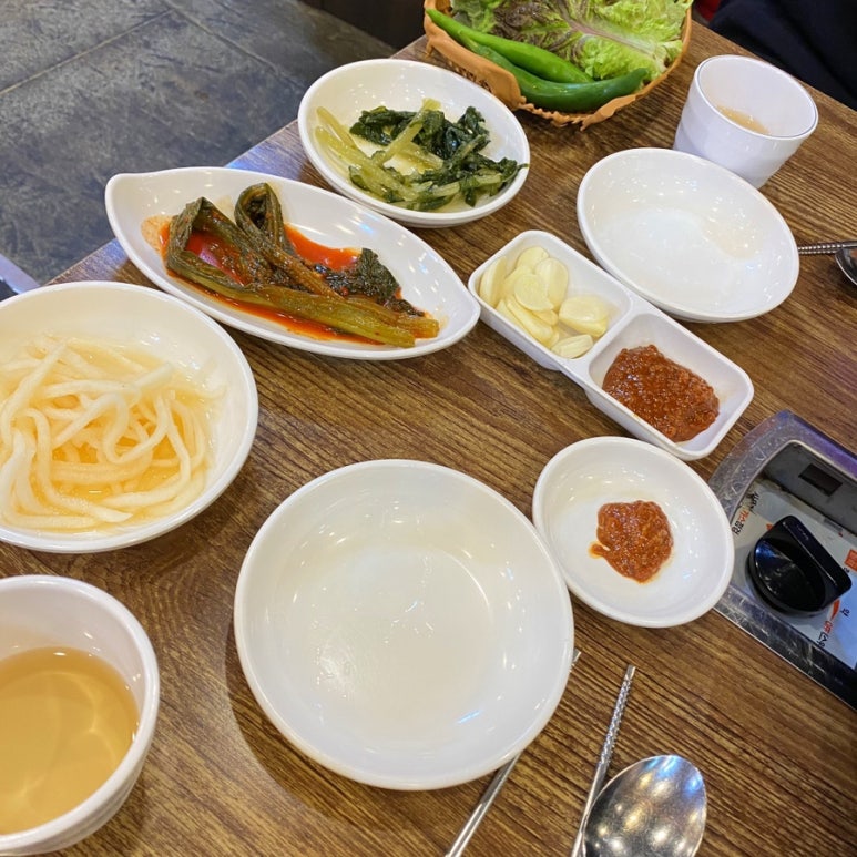 묵고갈래솥뚜껑삼겹살 이미지