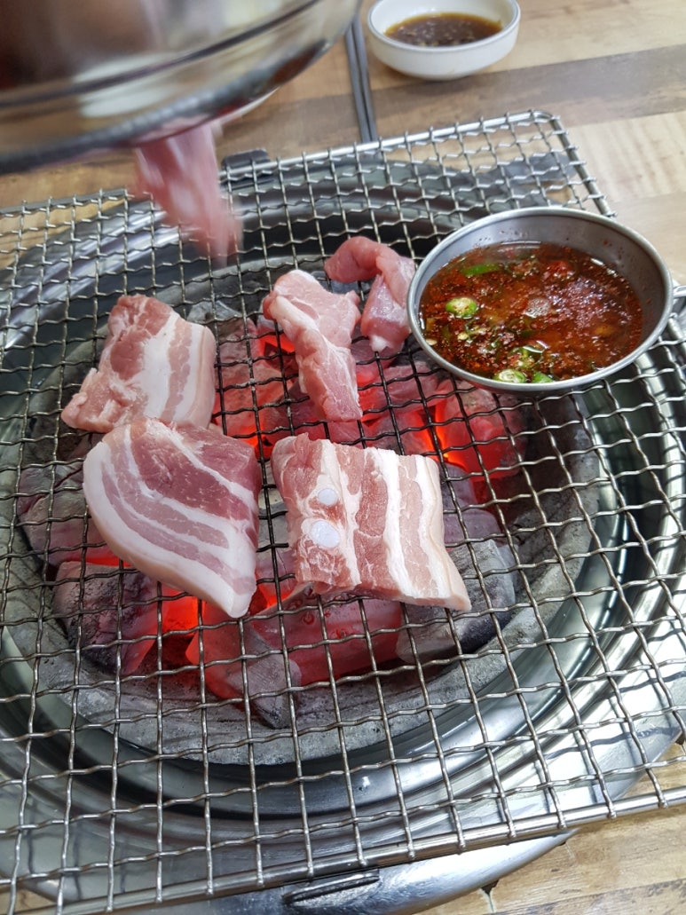 황소숯불뒷고기 이미지