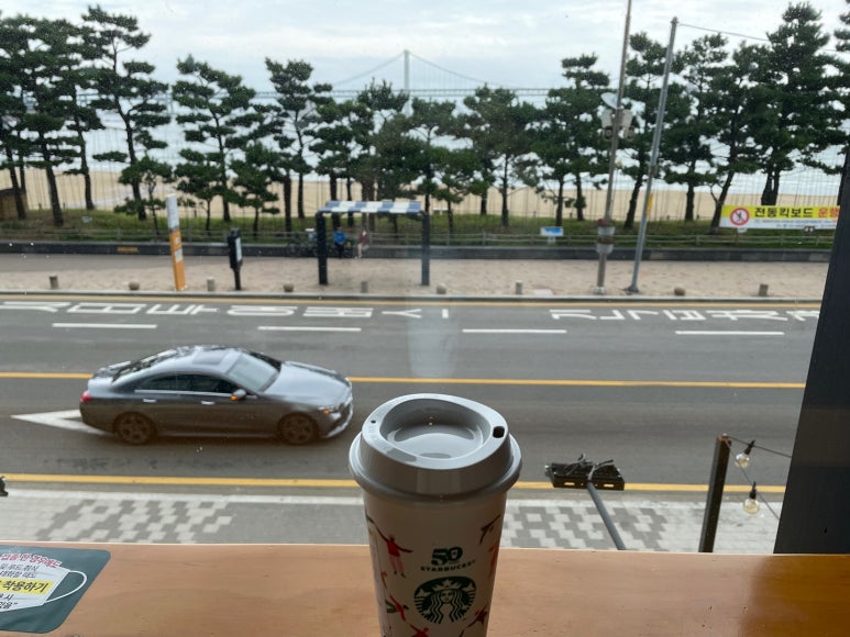 스타벅스 광안비치점 이미지