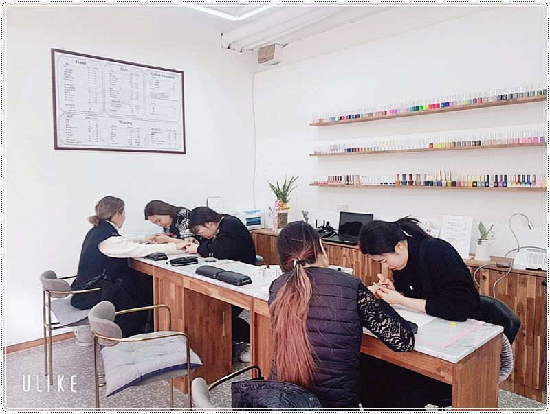 눈부신 네일 이미지