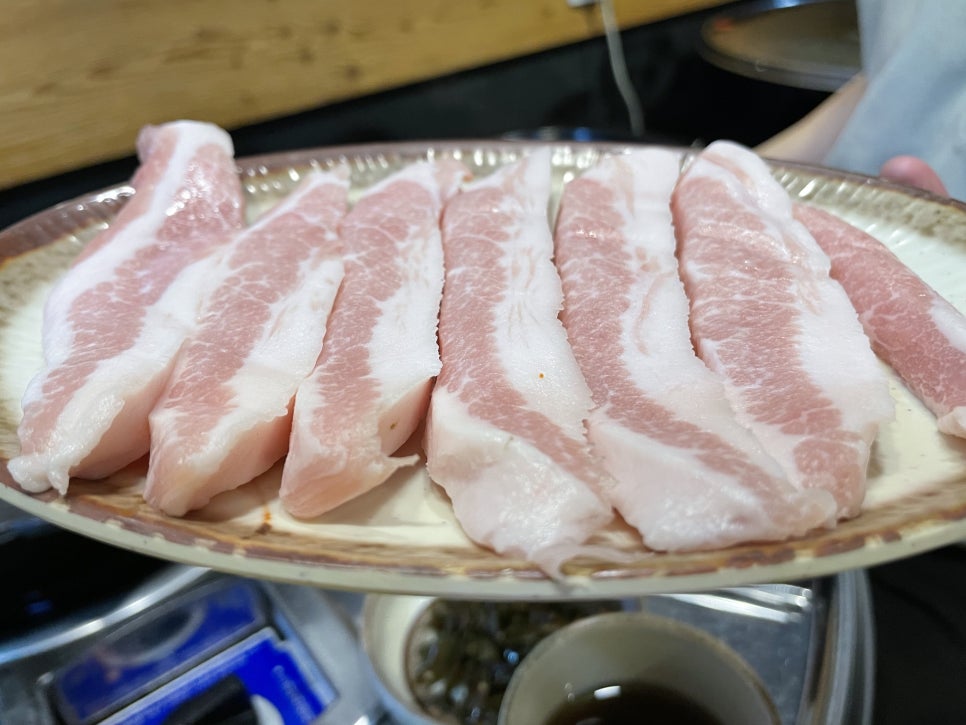똥돼지마을 이미지