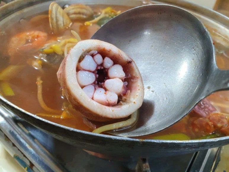 추섬 활어회 식당 이미지