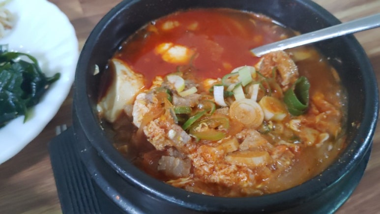 칼국수와반찬이맛있는밥집 이미지