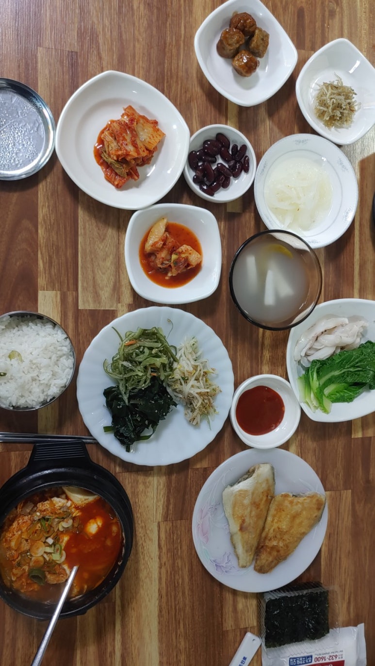칼국수와반찬이맛있는밥집 이미지