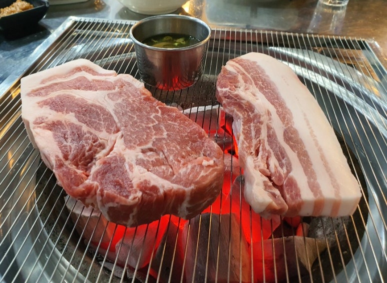 꿀먹은돼지 이미지