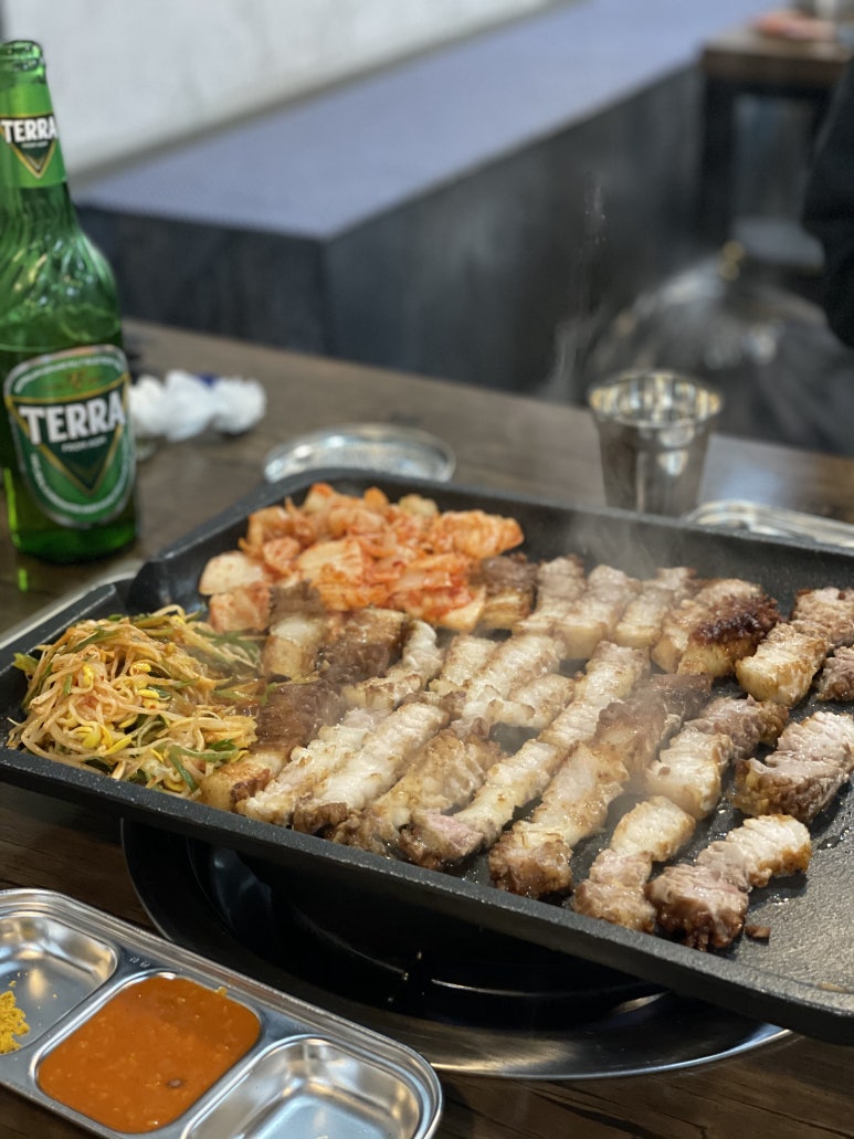 꽃피는꽃삼겹 이미지