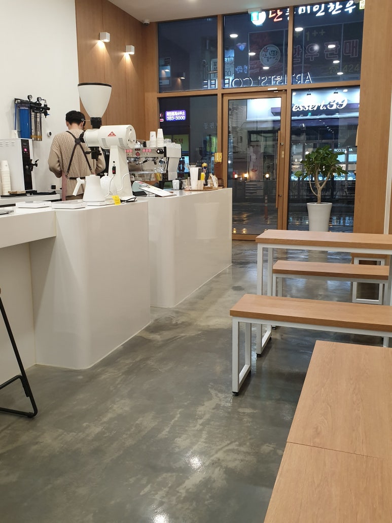 ARTISTS' COFFEE 이미지