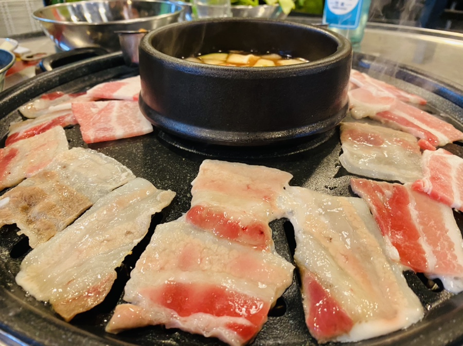 꽃돼지바베큐 이미지