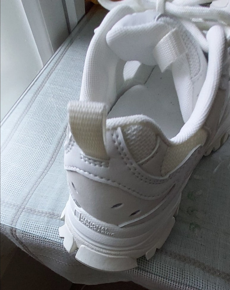 새로산운동화 이미지