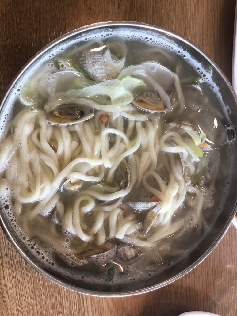 뚝배기칼국수 이미지