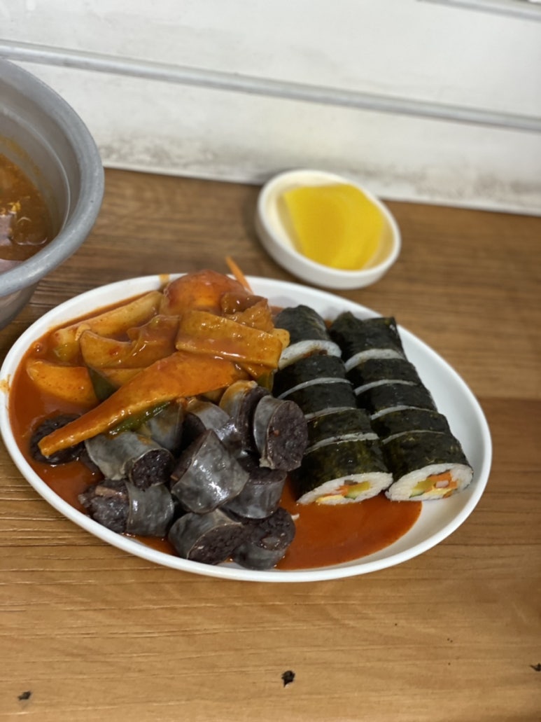 김밥형님볶이아우 이미지