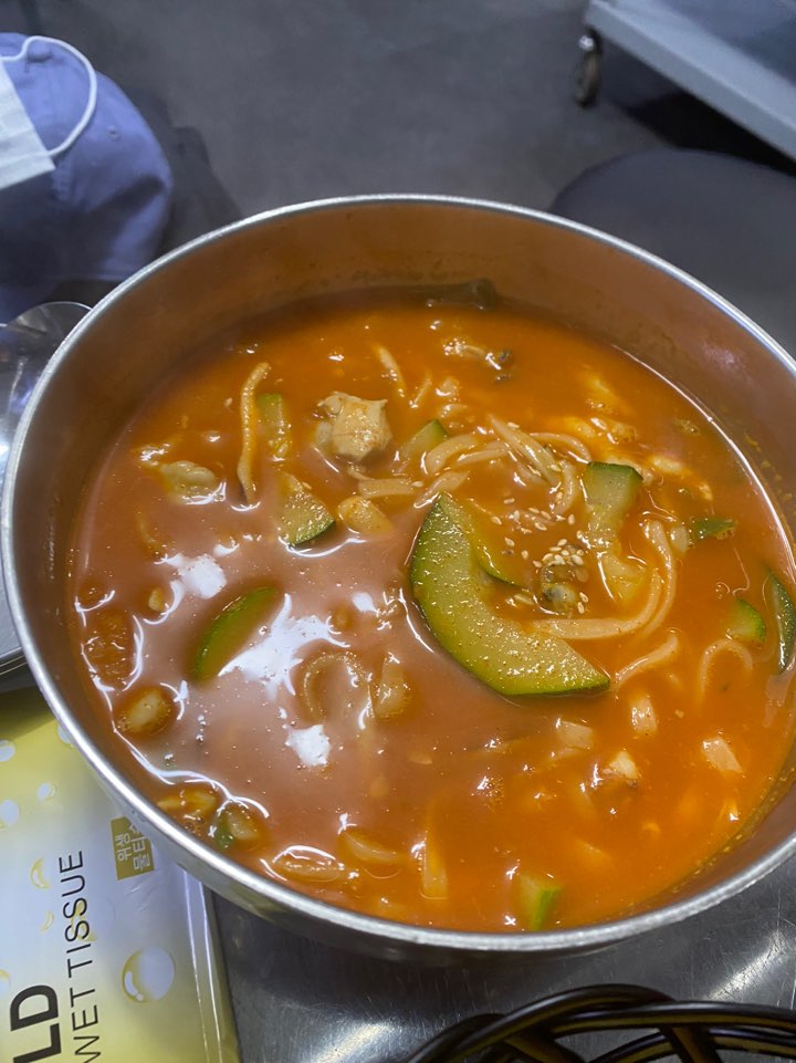 숯불에 구운닭 이미지