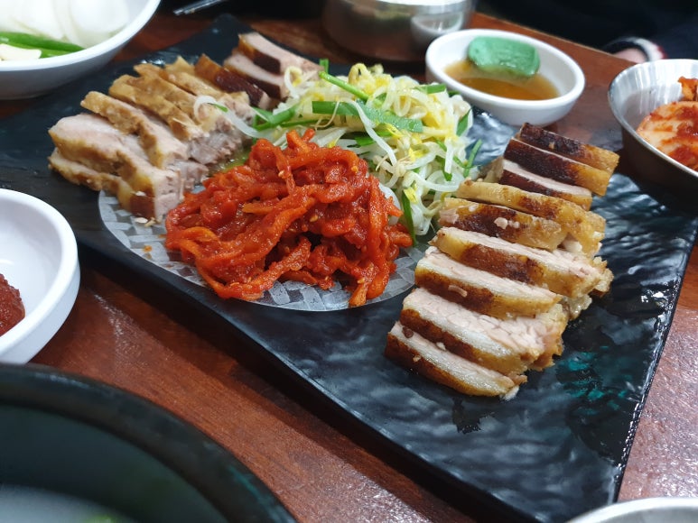 수육이랑 밥이랑 이미지