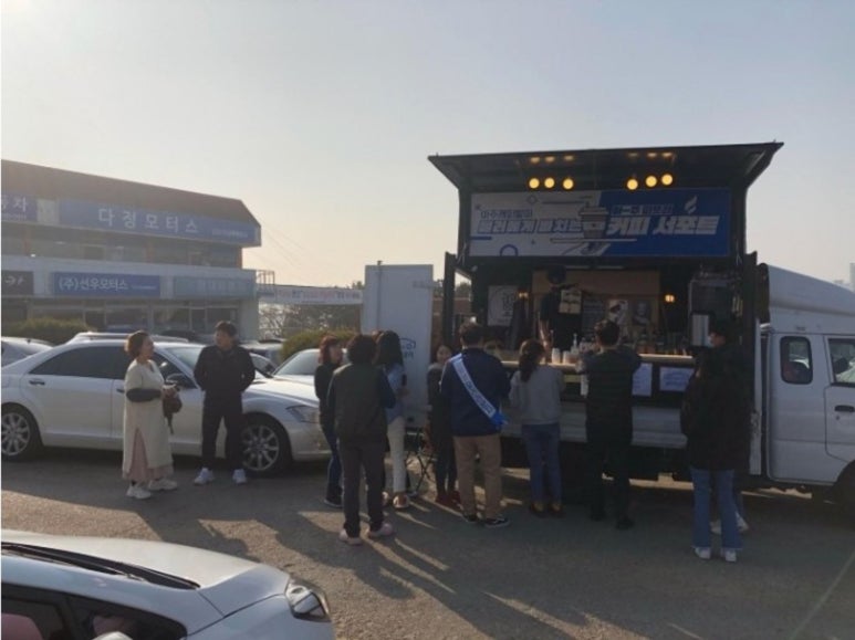 커피딜러 이미지