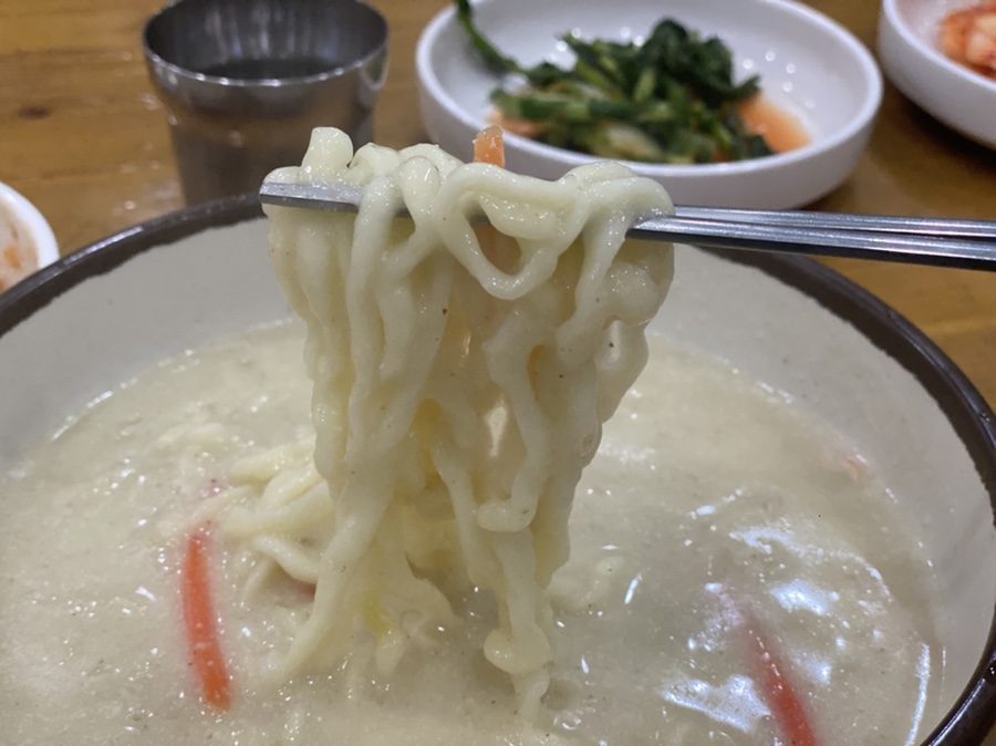 명품들깨칼국수 이미지