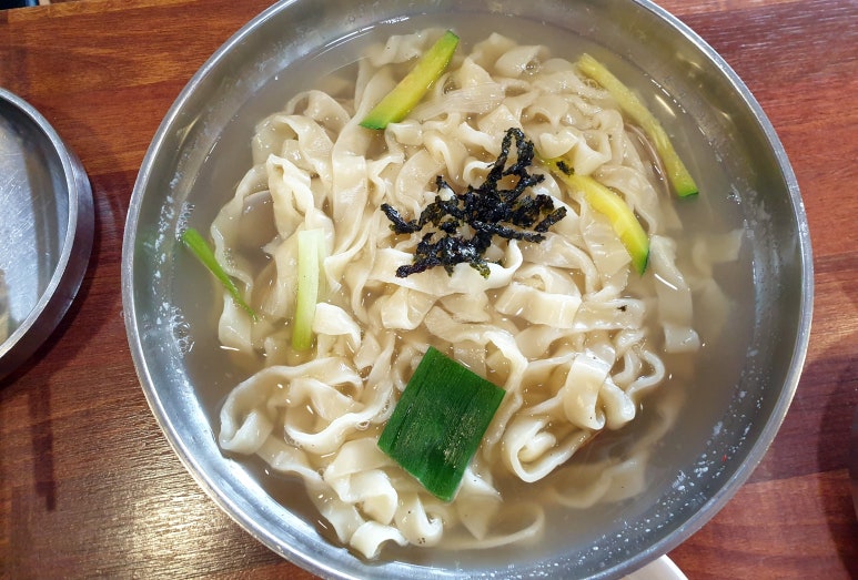 백엄마팥칼국수 이미지