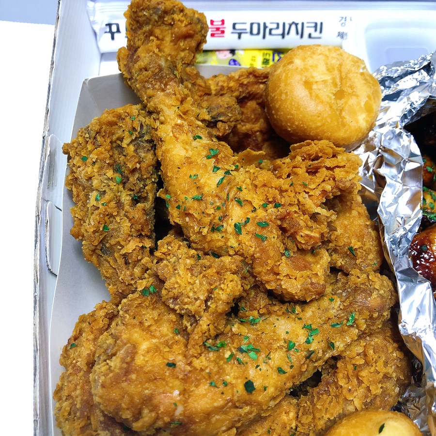 꾸부라꼬숯불두마리치킨 이미지