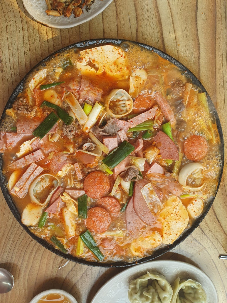 두꺼비부대찌개 이미지