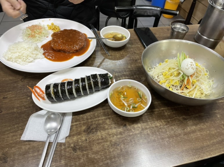 왕냉면돈까스김밥 이미지