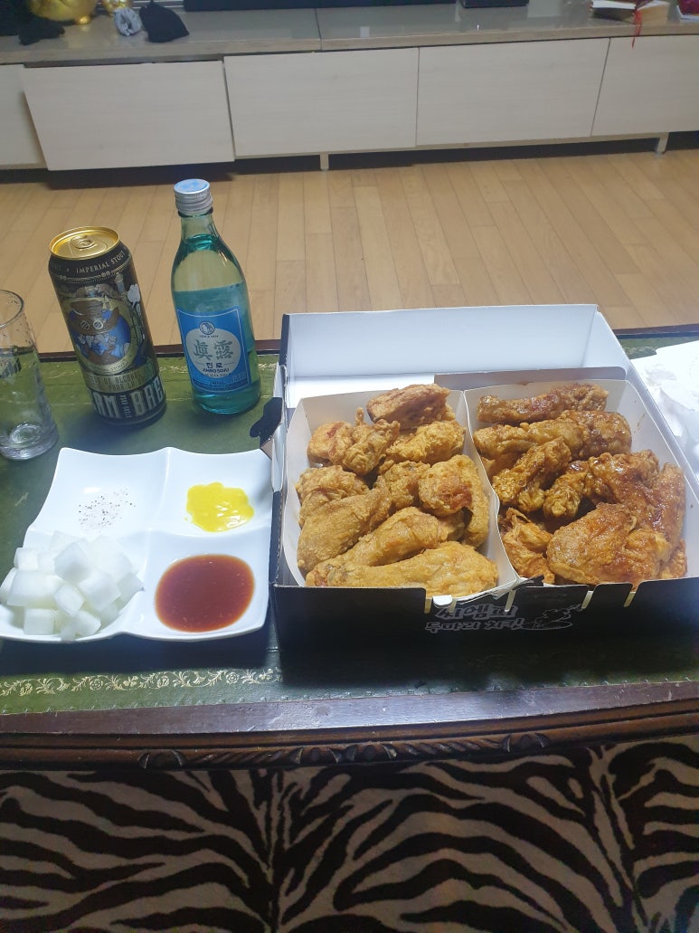 씨엠치킨 이미지