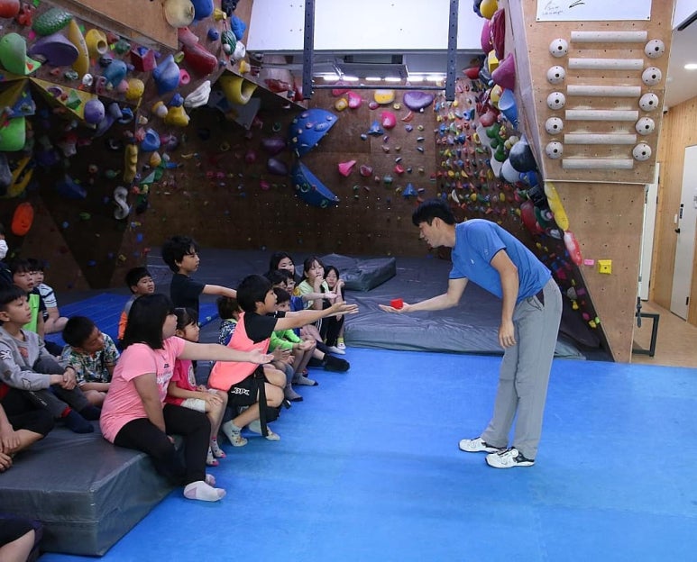 퍼스트클라이밍짐 이미지