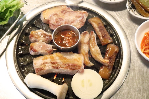 꺼멍집 이미지