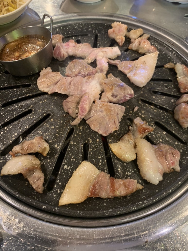황소숯불뒷고기 이미지