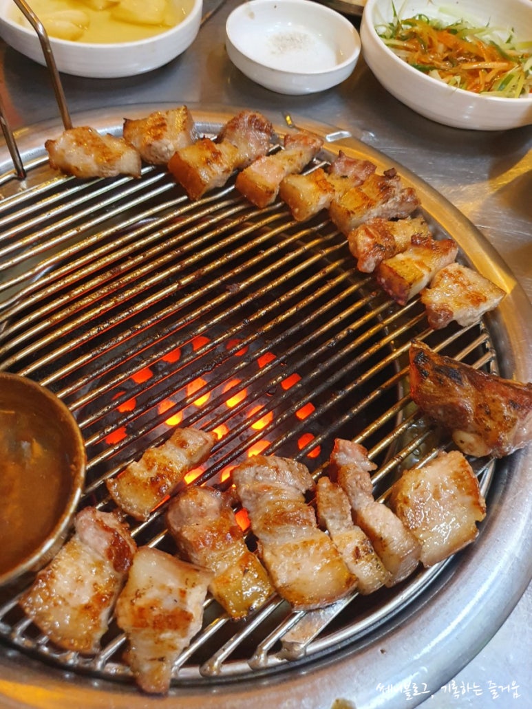 돈돼지연탄구이 이미지