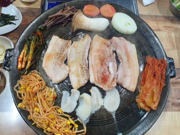 토요애솥뚜껑삼겹살 이미지