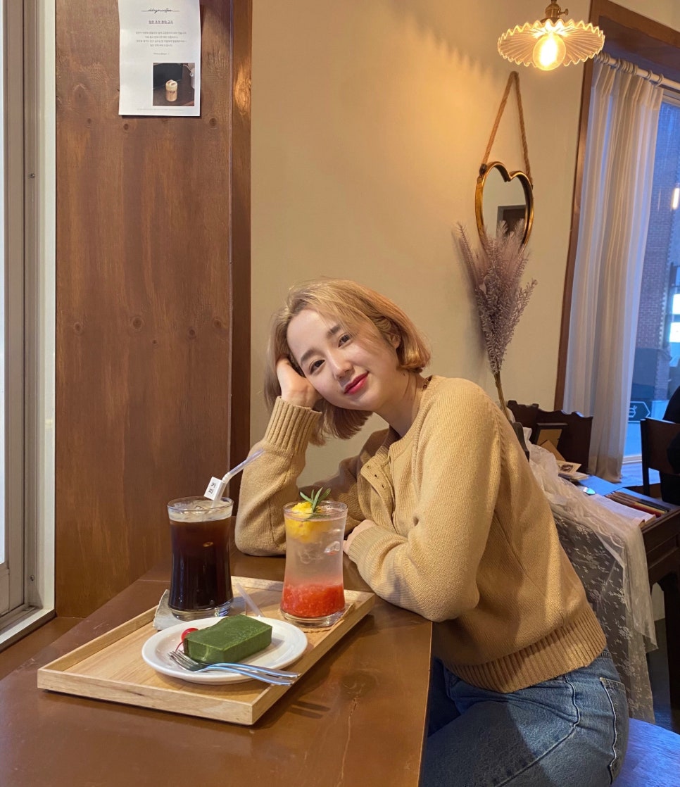 뜬금카페 이미지