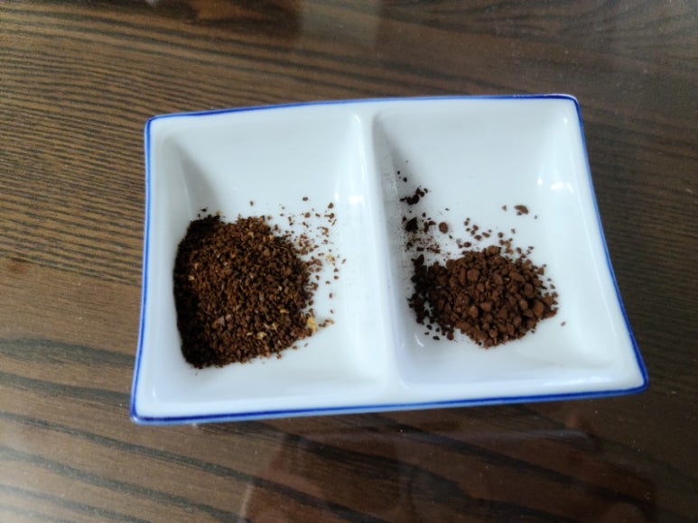 아침에 볶는 커피 이미지