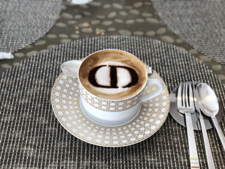 카페 디올(Cafe Dior) 이미지