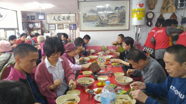 사람과샘물 이미지