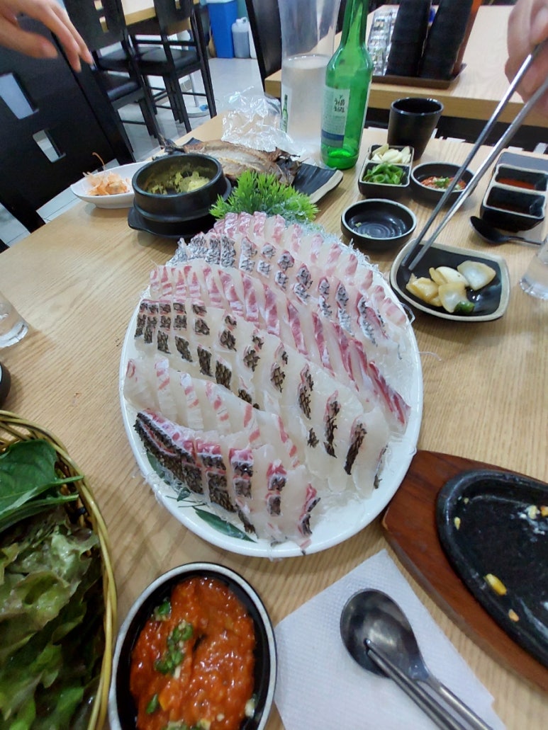 어촌놈횟집 이미지
