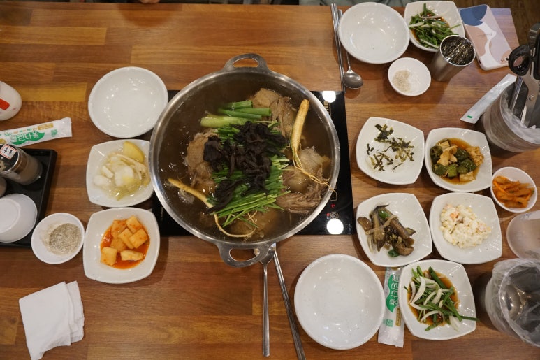 윤닭능이백숙 이미지
