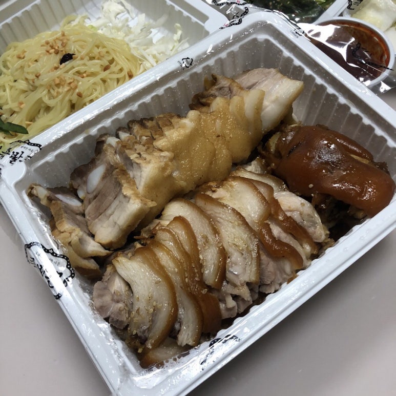 쫄면주는족발 이미지