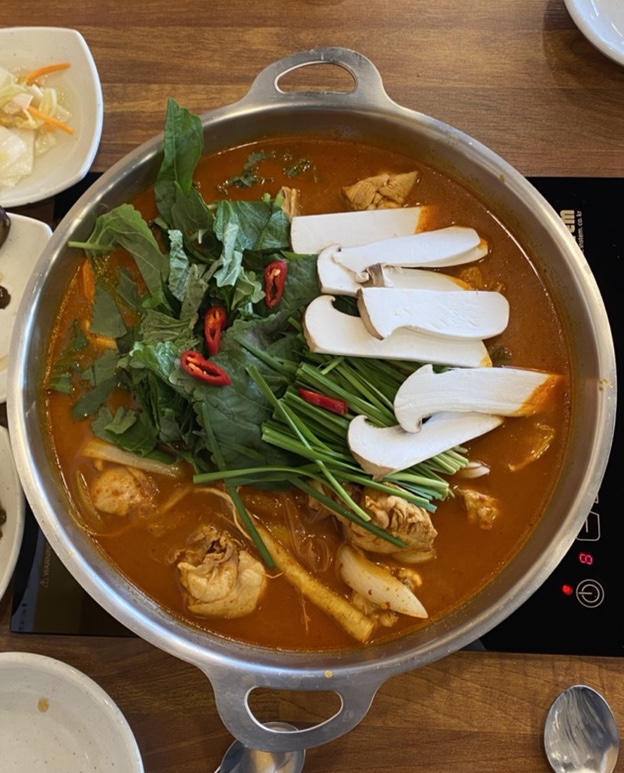 윤닭능이백숙 이미지