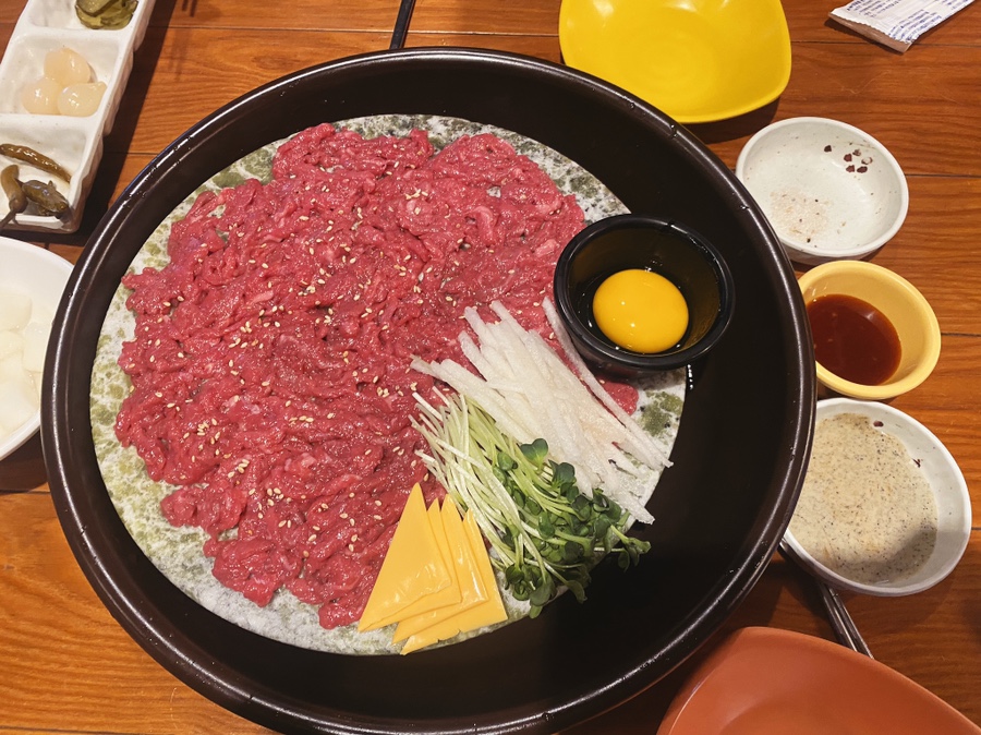 육회한통닭 이미지
