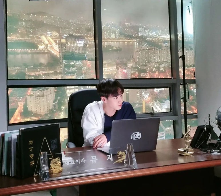 어라운드컴퍼니 이미지