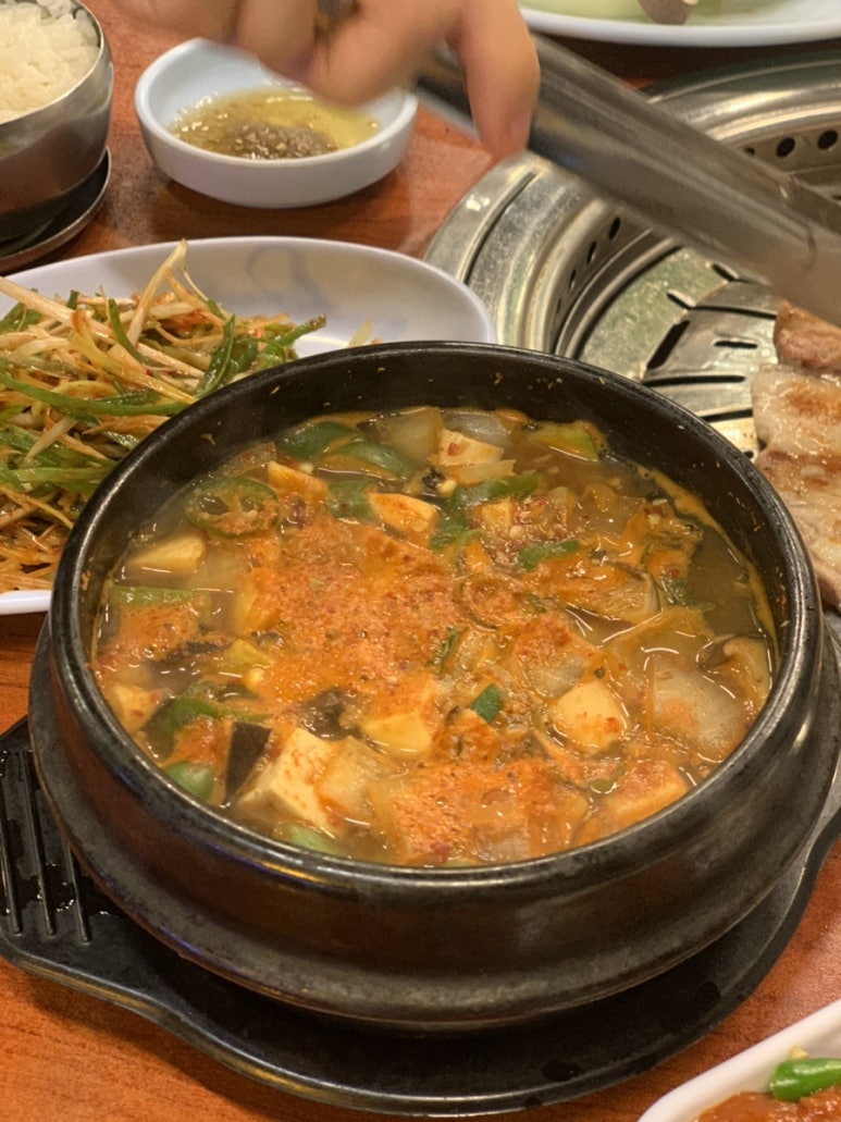 무조건돼지생고기삼겹살 이미지