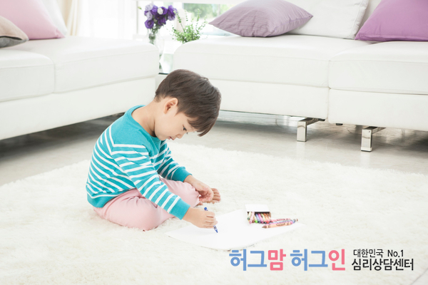 미술하는아이 이미지