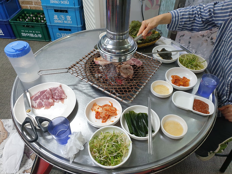 꿀꿀이뒷통참숯구이 이미지