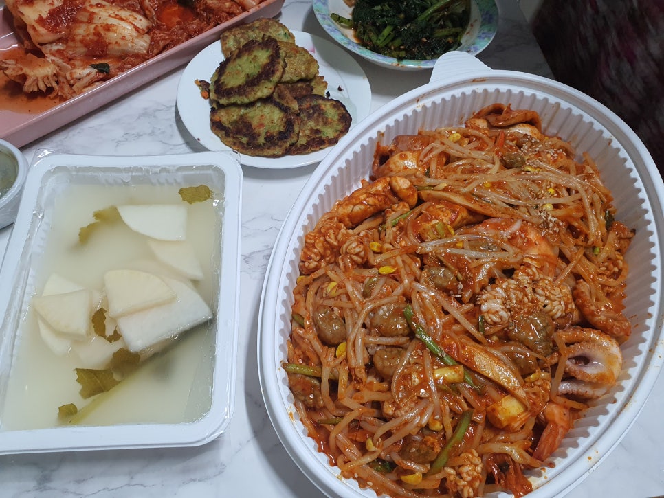 동해물과아구찜 이미지