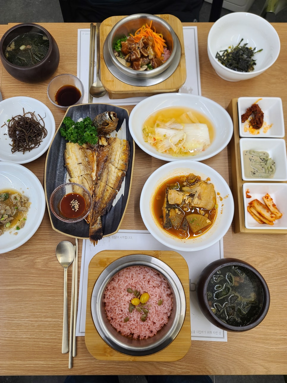 갓 지은 식탁 이미지
